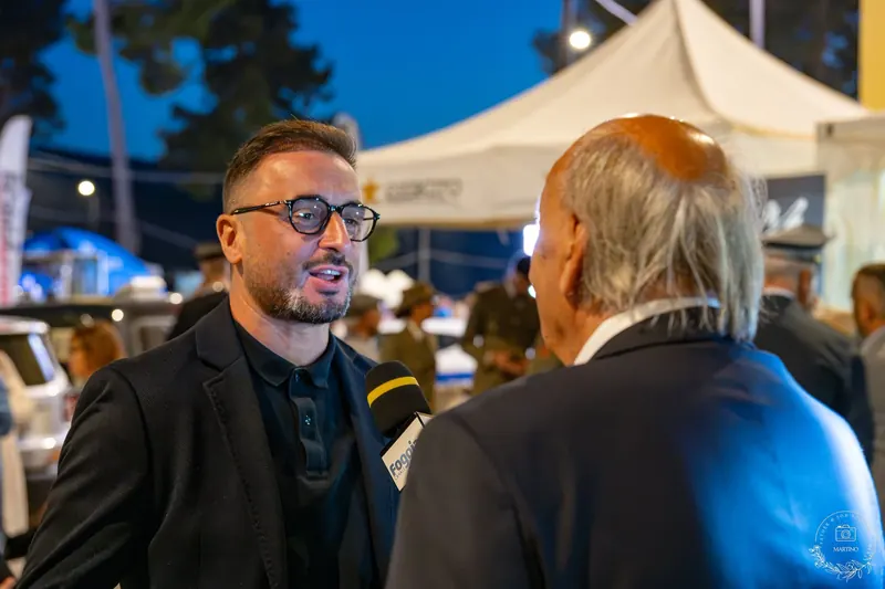 Interviste nel villaggio fieristico