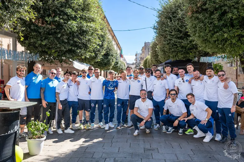 Foto di gruppo nel villaggio fieristico