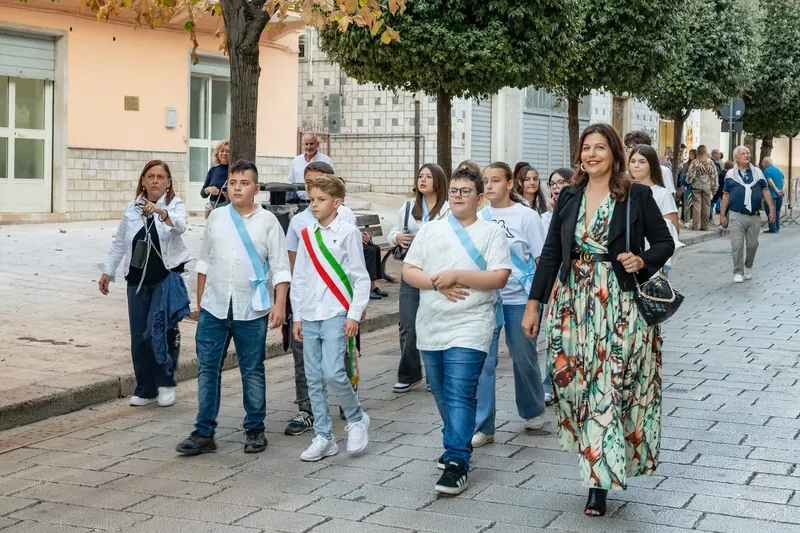 Il corteo inaugurale per le vie del villaggio fieristico